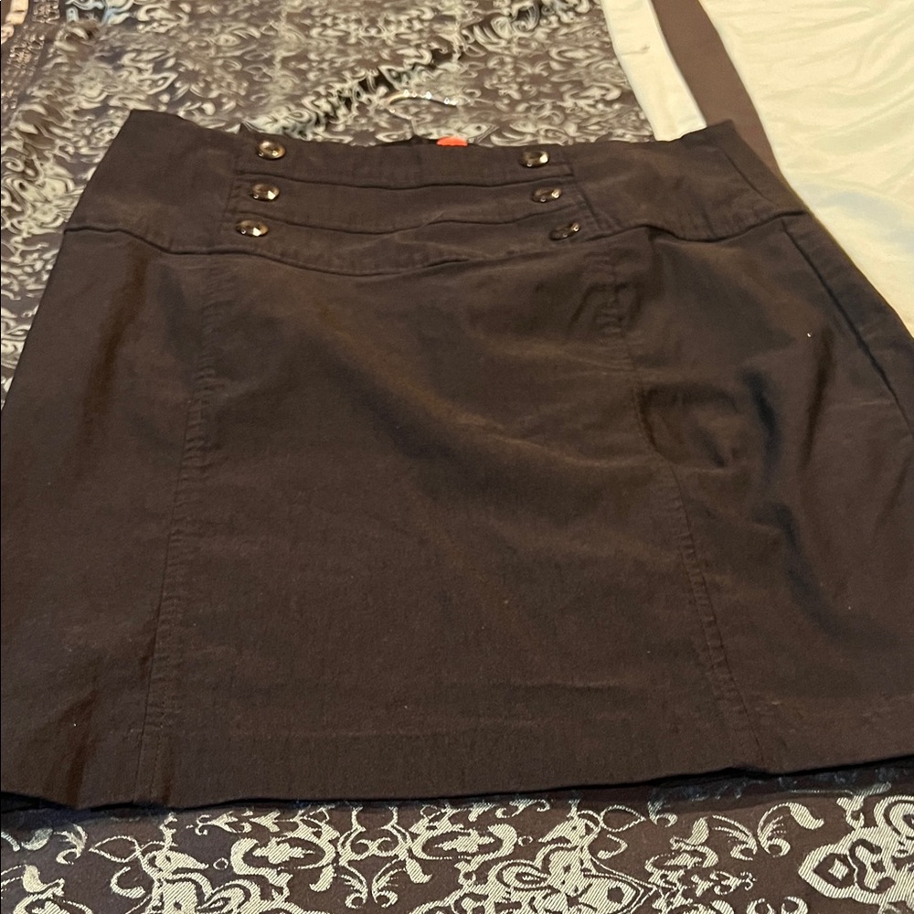 Chic Black Mini Skirt - Picture 7 of 8